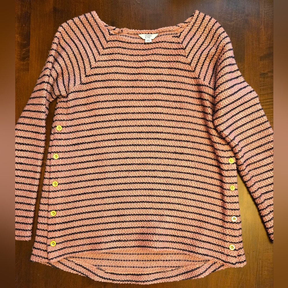 Women's XS Crown and Ivy Top